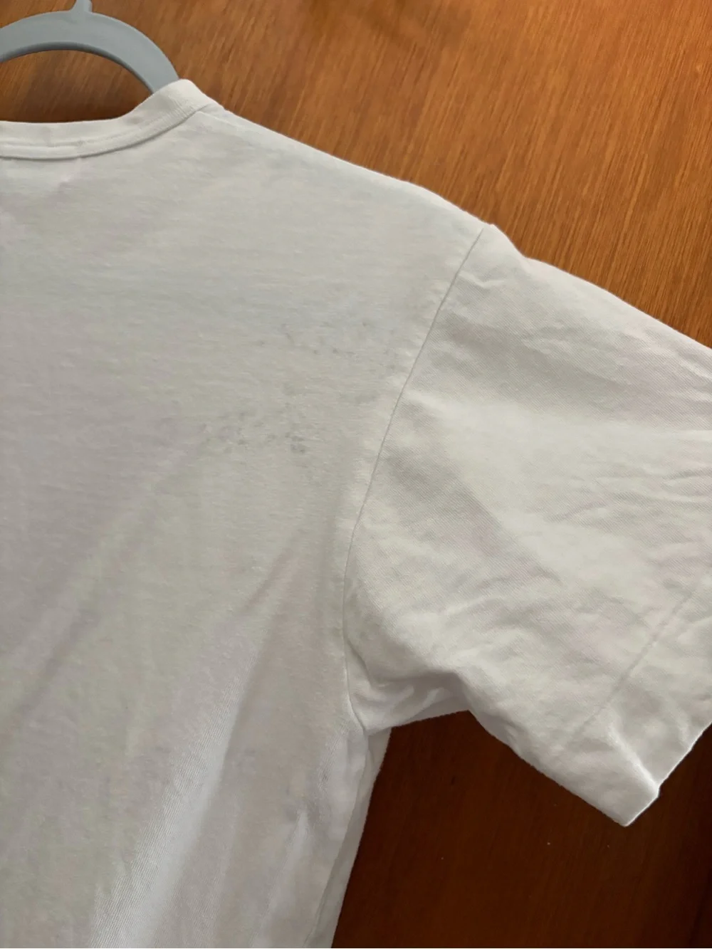 COMME DES GARCONS CDG PLAY Mens sz L Big Red Heart Blue Eyes Tshirt